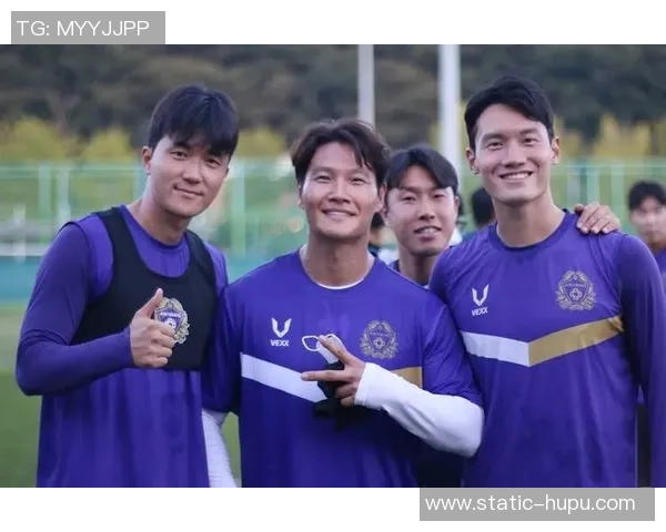 金钟国带领足球队勇闯国际赛场展现团队精神与拼搏精神的传奇之路